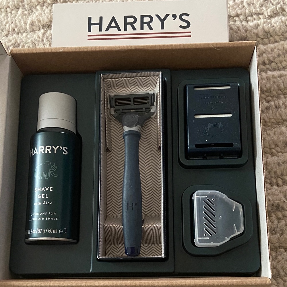 Harry’s Truman Starter Set Men's Shaving Set - Navy Blue NWT 3 blades gel handle